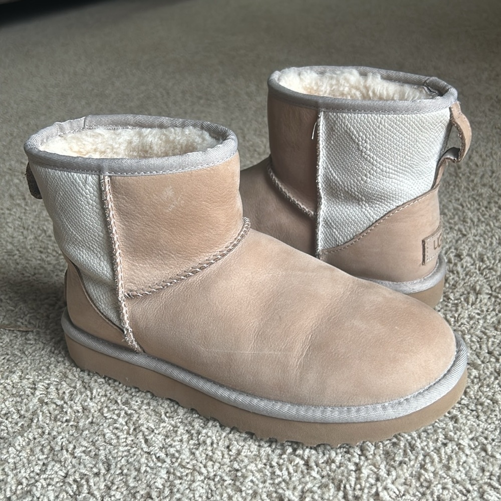 Uggs -Mini - image 1